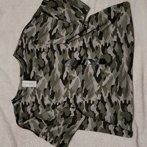 Banana Republic camo short sleeve tee